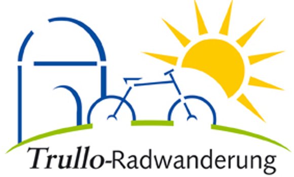 Das Logo zeigt einen Umriss eines Weinbergshäuschens auf einem Hügel , ein Fahrrad, Sonnenstrahlen und den Schriftzug Trullo-Radwanderung